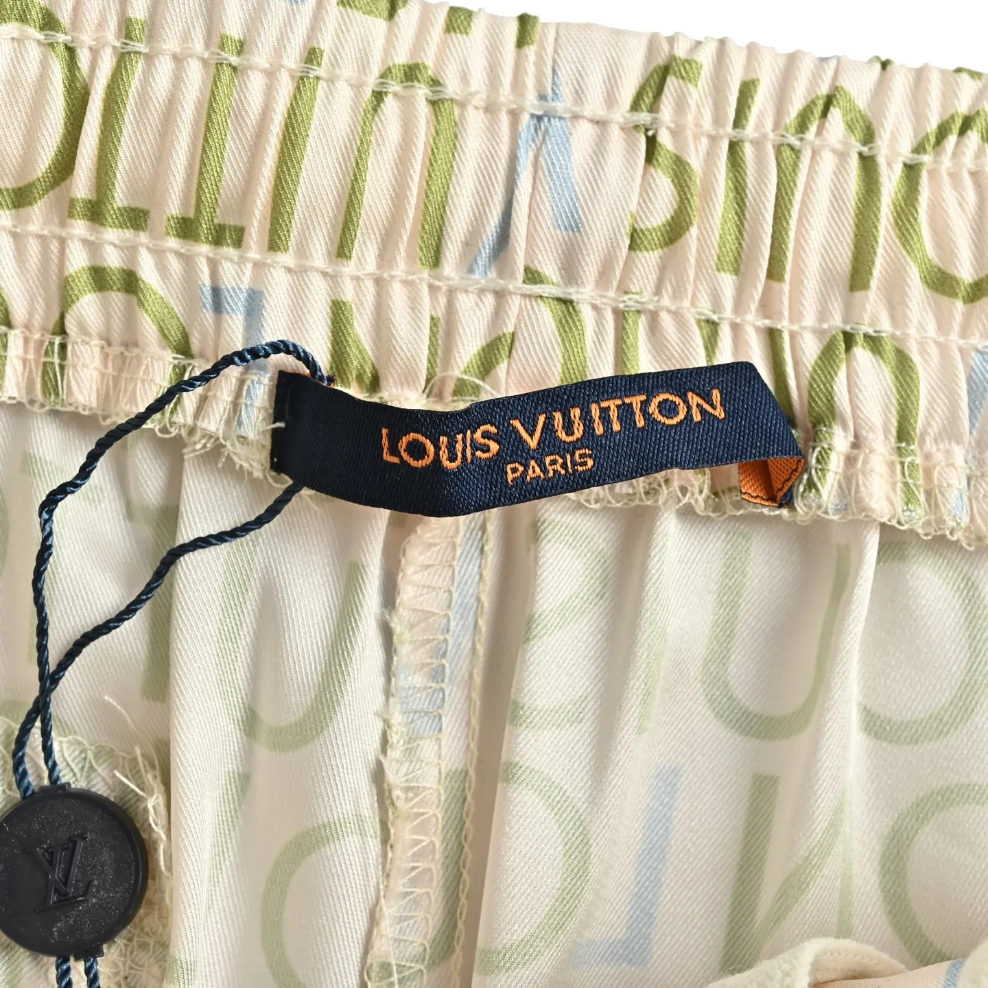Louis Vuitton/Louis Vuitton all-over lettering suit shorts